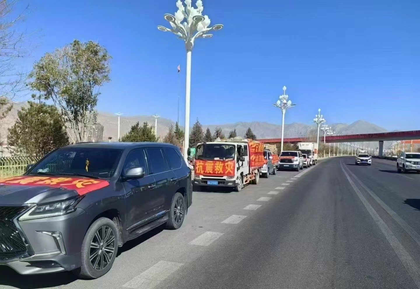 1740618524104481.jpg 抗震救災(zāi) 我們?cè)谛袆?dòng)(1) (1).jpg