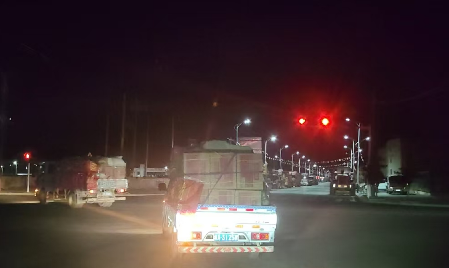 1740618544118148.png 抗震救災(zāi) 我們?cè)谛袆?dòng)(1) (1).png