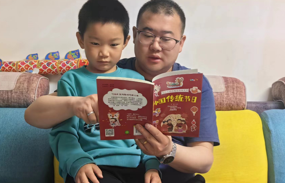 8宏大民爆開展“書香宏大 閱見未來”親子閱讀活動_副本.png